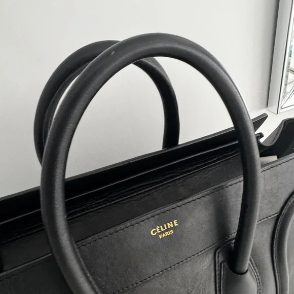 CÉLINE
Black Calfskin Luggage Tote - Picture 3 of 7